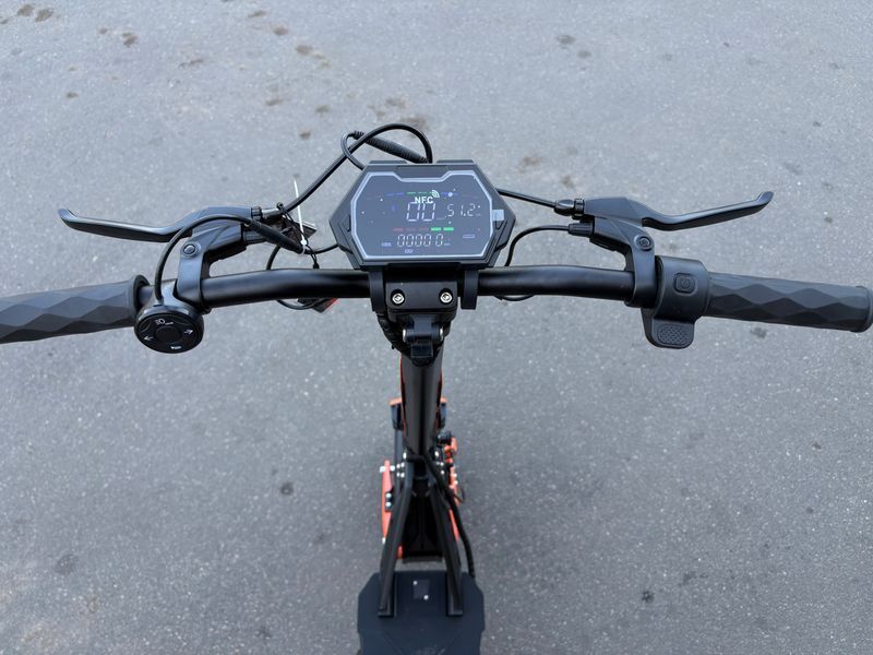 Електросамокат GIANT Blade GT Pro Sport 1600W (спорт серія) 18Ah без сидіння 2026 рік GTPro1 фото